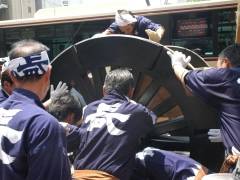 車輪の直径は大人の身長と同じくらいの大きさ