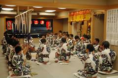 長刀鉾保存会2階での練習風景
