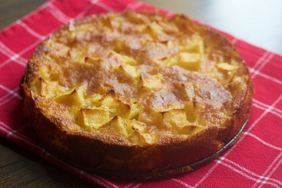 血糖値やおなかの調子が気になる方に!「簡単りんごケーキ」