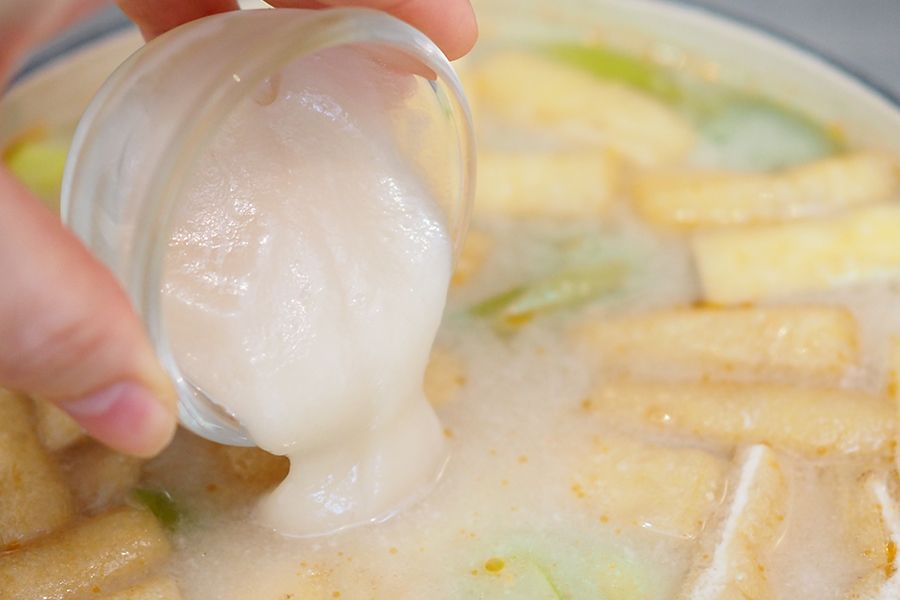 甘酒を入れる画像