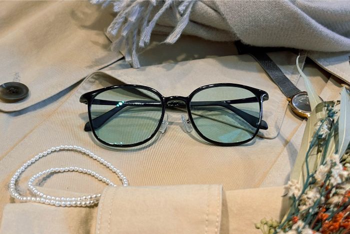 シンプルで合わせやすいサングラスでワンランク上のスタイル！