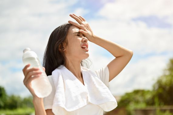 サングラスをかけないと認知症に近づく？白内障と脳の意外な関係