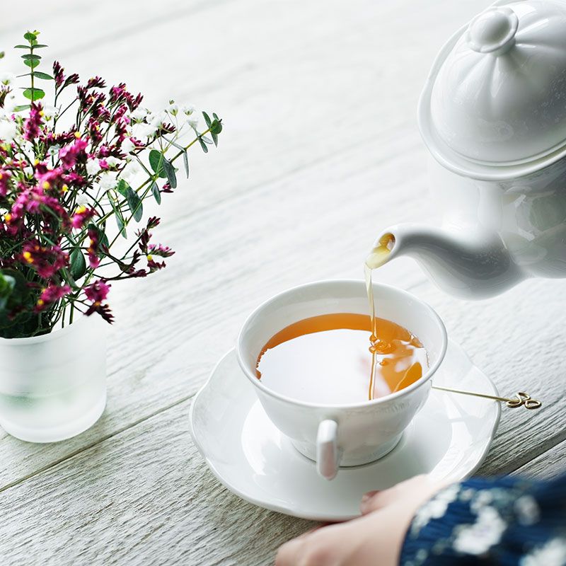 紅茶を入れる画像