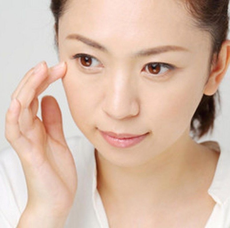 10秒チェックする女性