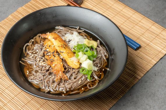 年越しに　そばを食べる　そのわけは　ひらのっちあるある川柳