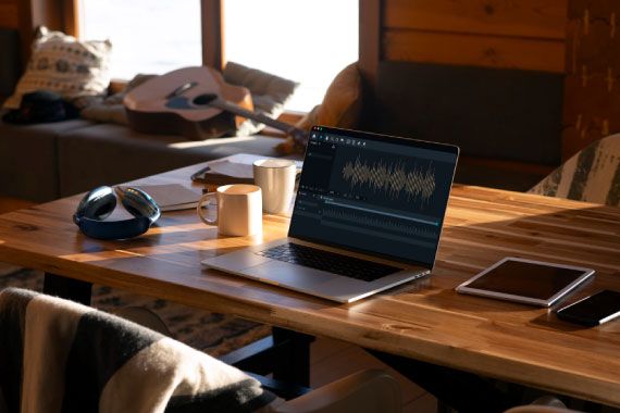 夕方に なると出てくる 目の疲れ  ひらのっちのあるある川柳